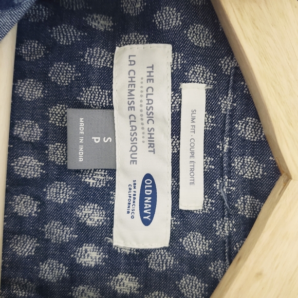 NWOT Old Navy button-down - Picture 2 of 4